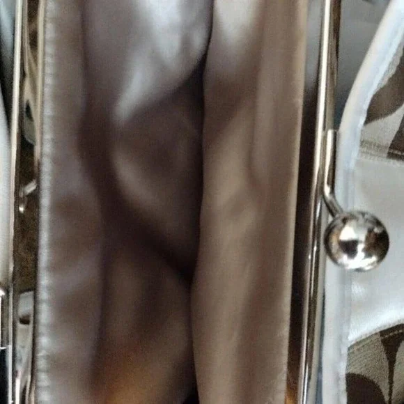 VINTAGE Coach C Print Brown Canvas White Leather Kiss Lock 3 Pocket Shou… - Picture 5 of 8